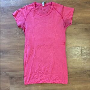 Lululemon Swiftly Tech Short Sleeve size 6
